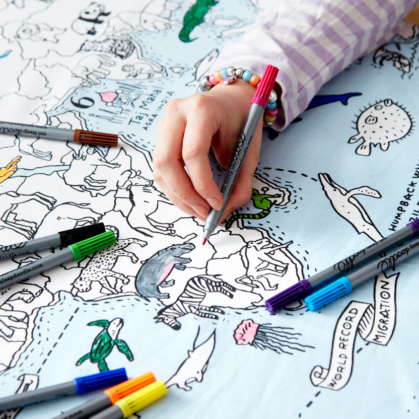 Manine che colorano tovaglia per bambini Eatsleepdoodle Luoghi del mondo